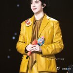 刘宇宁被门框夹住了谁懂啊！刘宇宁被门框夹住的瞬间，我直接笑出眼泪！委屈巴巴的样子