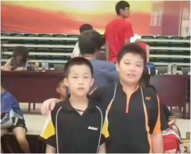 这里面有个小朋友后来成为了乒乓球国家队主力、世界冠军[赞][赞]