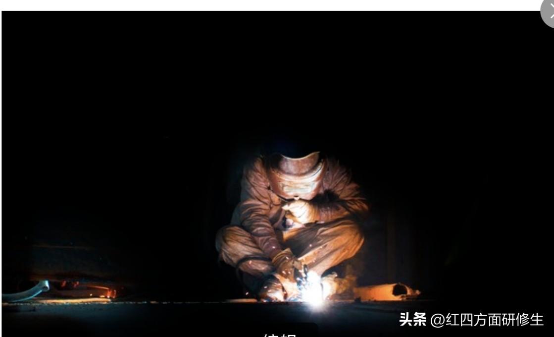 避暑客面面观～老杜。
    俺在芹明阁农家乐避暑已经有八年之久，周边山林叠翠，