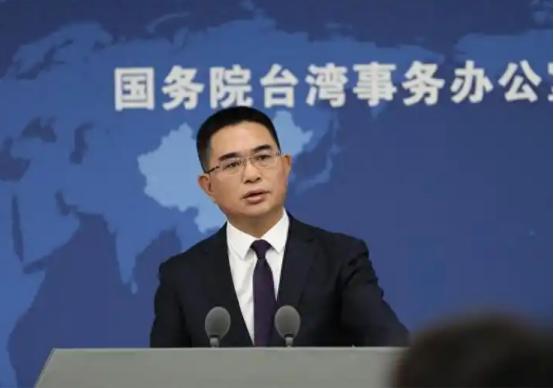 对台表述不再内外有别，大陆堵死台独文字游戏。
 
7月30日国台办发言人陈彬华在