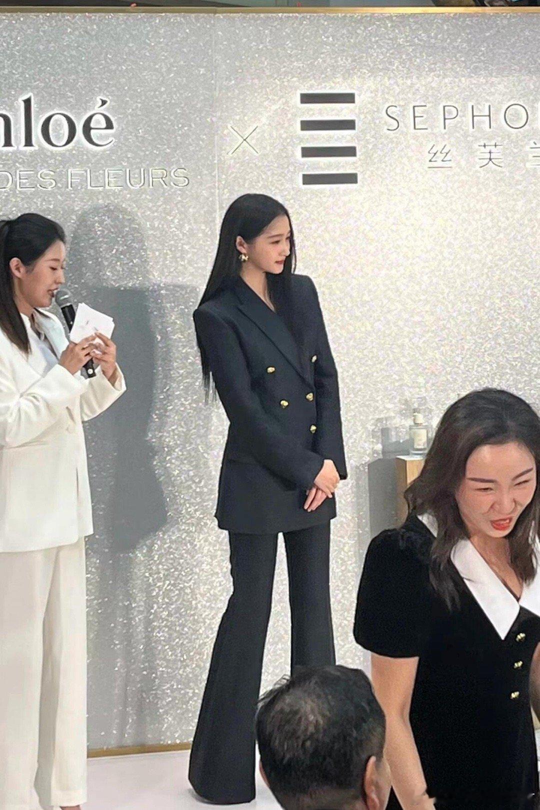 每次关晓彤穿对一次，就要奖励自己乱穿几个月 