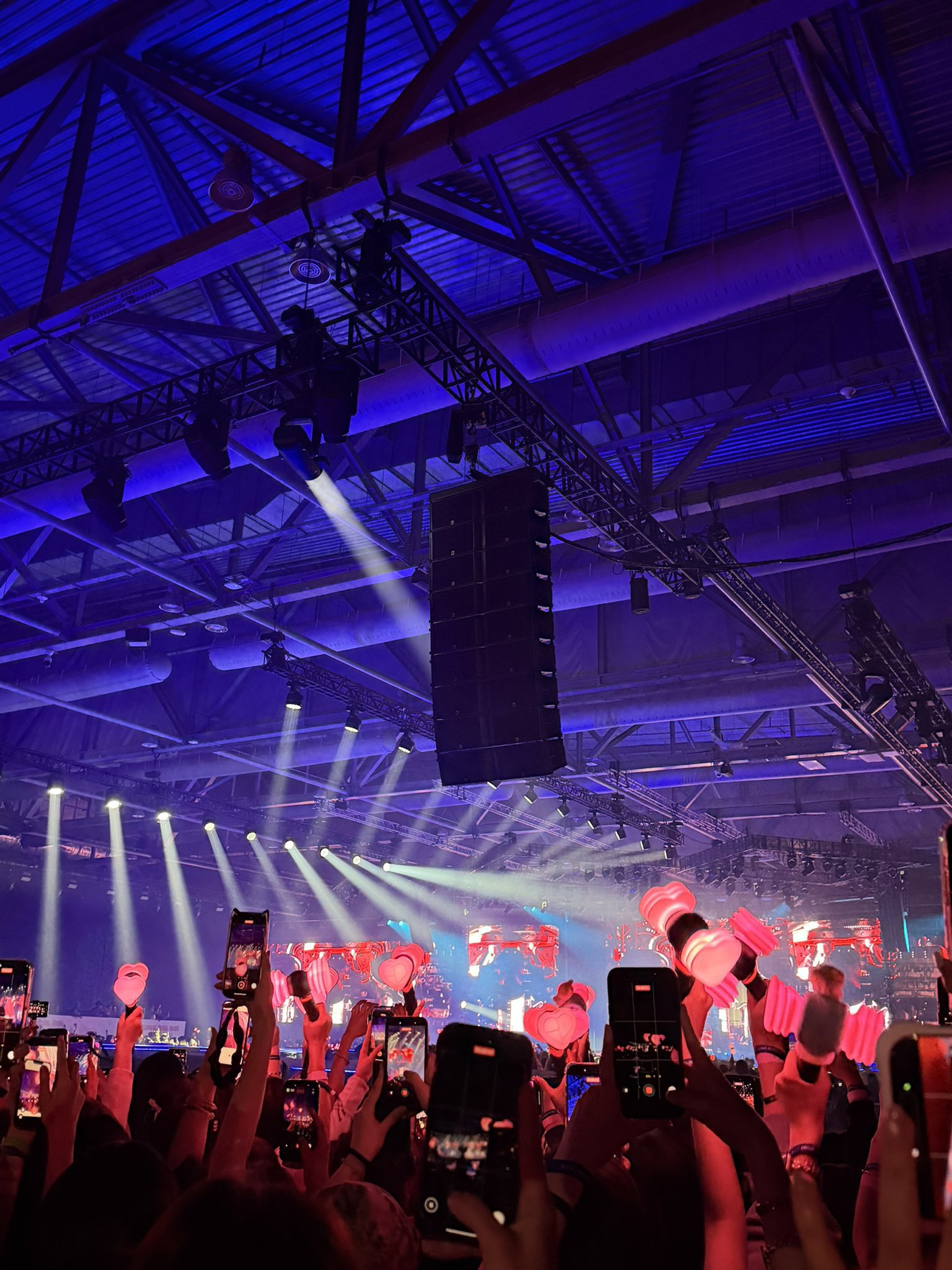 今天香港的COMPLEXCON 现场全是小粉锤呀~ 