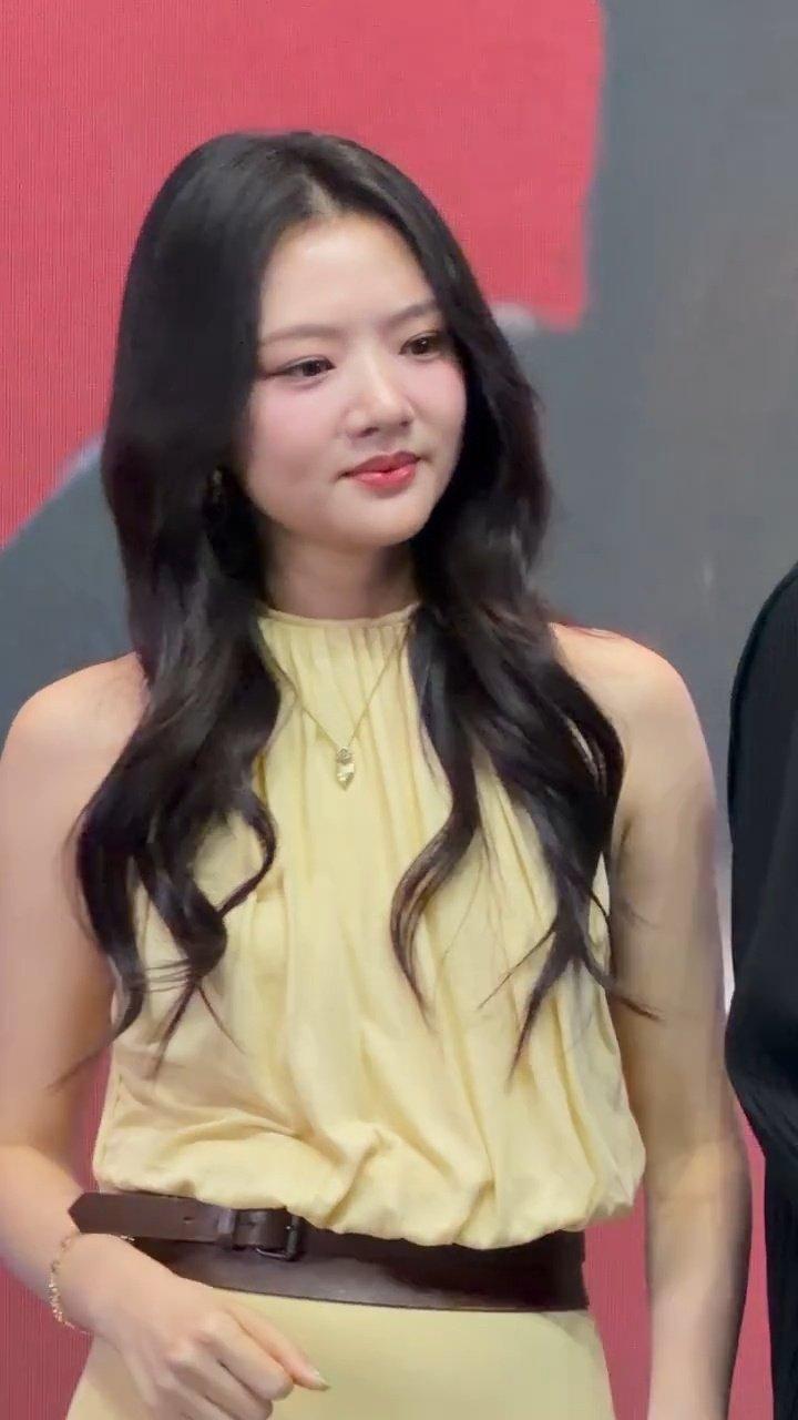 任敏参加线下活动时，被网友喊话减肥，评论区都是在催她减肥的评论。

当天任敏和剧