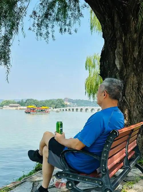 我认为工作防老
根据我对身边人的观察，我觉得人退休后无非有三方面打算，工作防老只