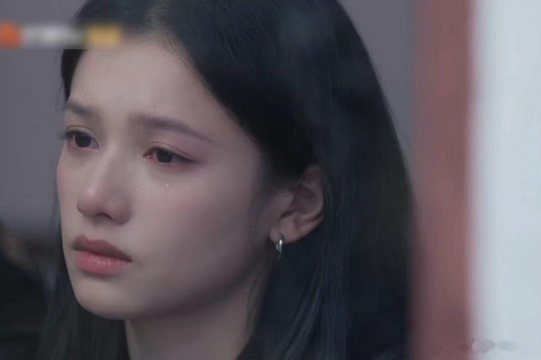 张婧仪一滴泪的重量张婧仪苗靖从此眼泪向下你向上🥹不嘶吼不夸张，淡淡的落泪更戳心