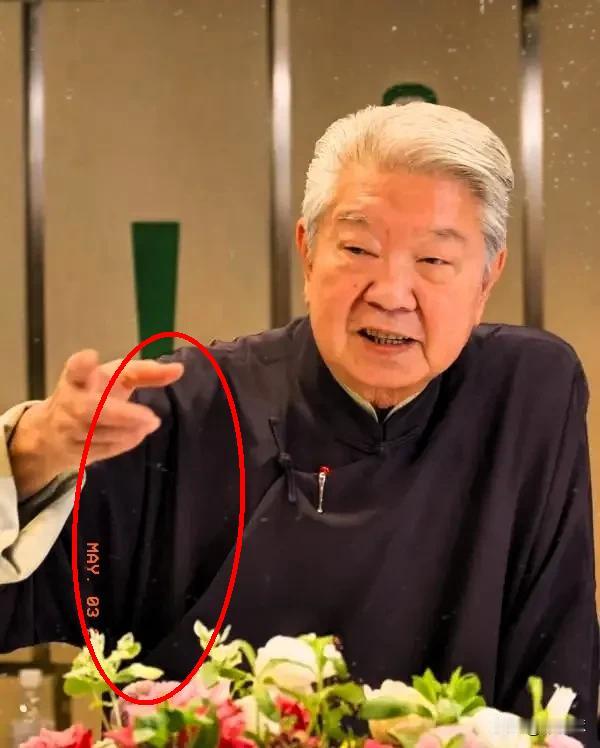 香港“老不正经”才子蔡澜谈“女人”一针见血，他说：一个女人能不能交往，看的不是美
