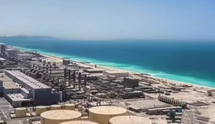 战火伸向民生，后果多大？3月7日，美军被指打掉伊朗格什姆岛海水淡化厂。岛上15万