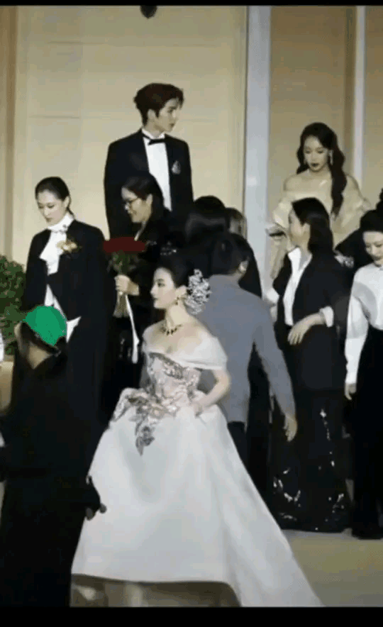 伊能静这样评价刘亦菲：如果你了解她的思想，就知道她的美貌最不值得一提，刘亦菲对自