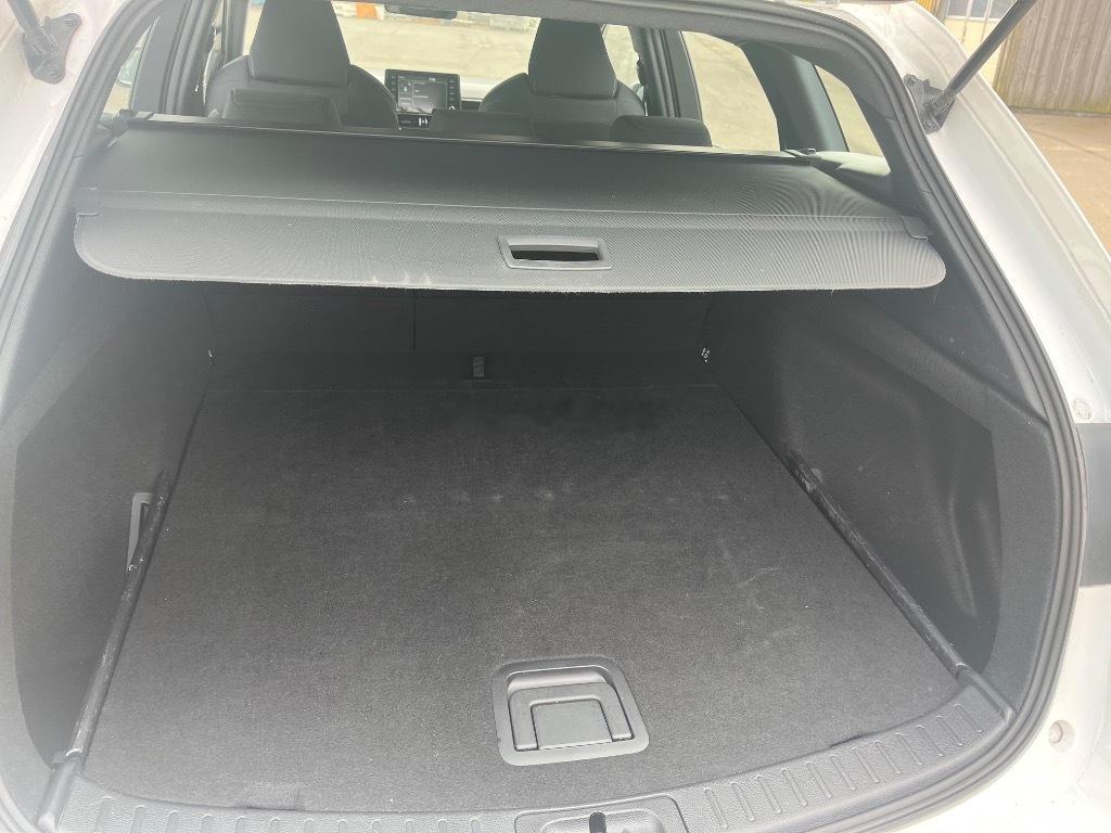 卡罗拉混动瓦罐，这是2021年在丹麦上的牌，行驶了两万多公里，说是车况有些小缺陷