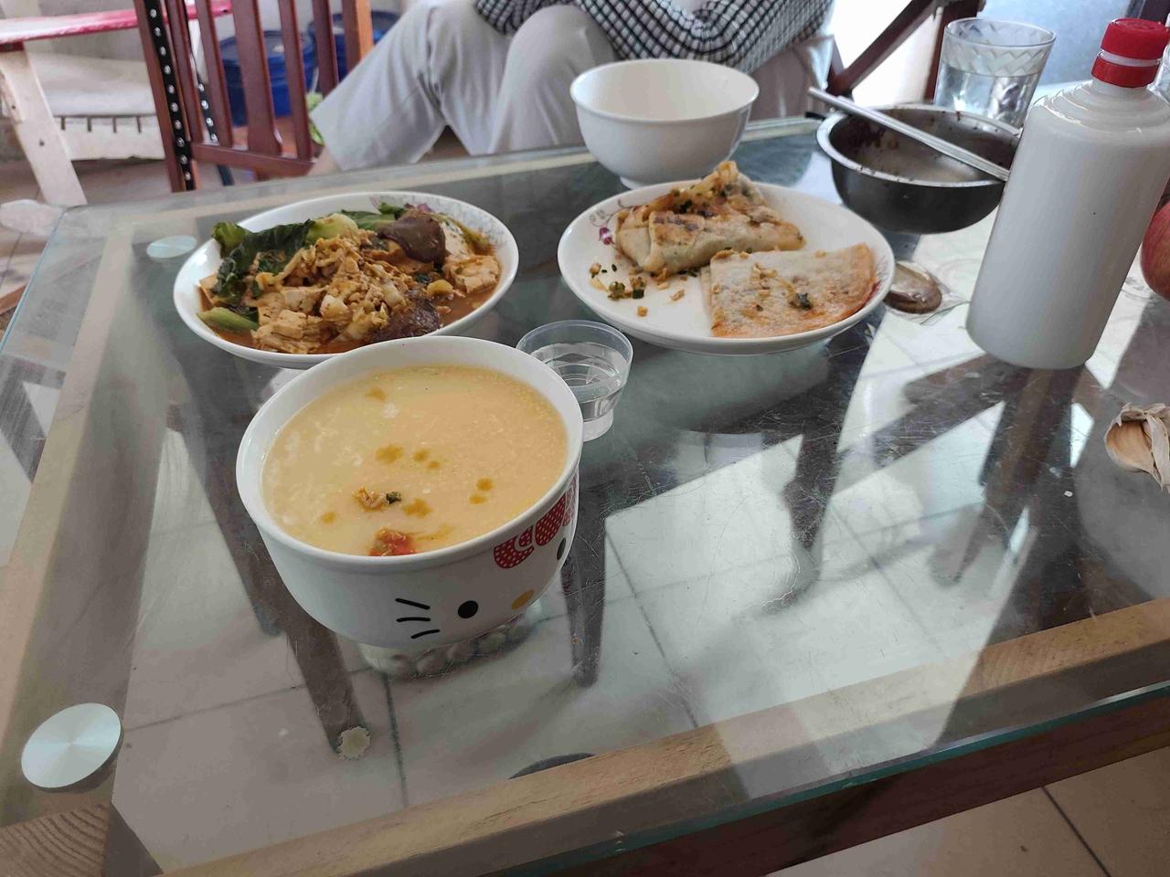 我的今日状态：😁轻松愉快
我这里的天气：☀️晴天
今日休息，老婆烙了煎饼，烧了