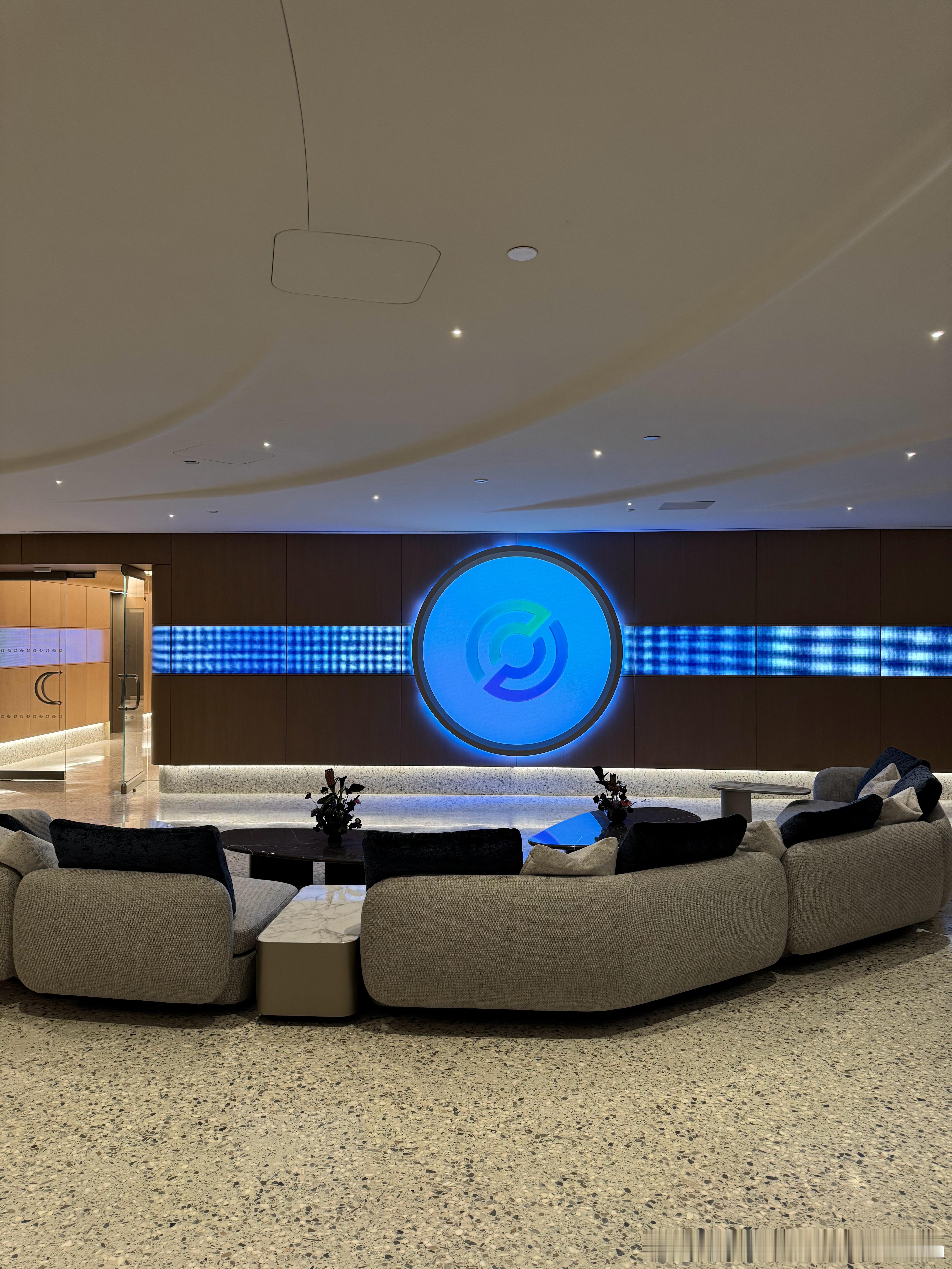 特朗普政府批准首批加密货币银行Circle、Paxos 和 Ripple 等公司