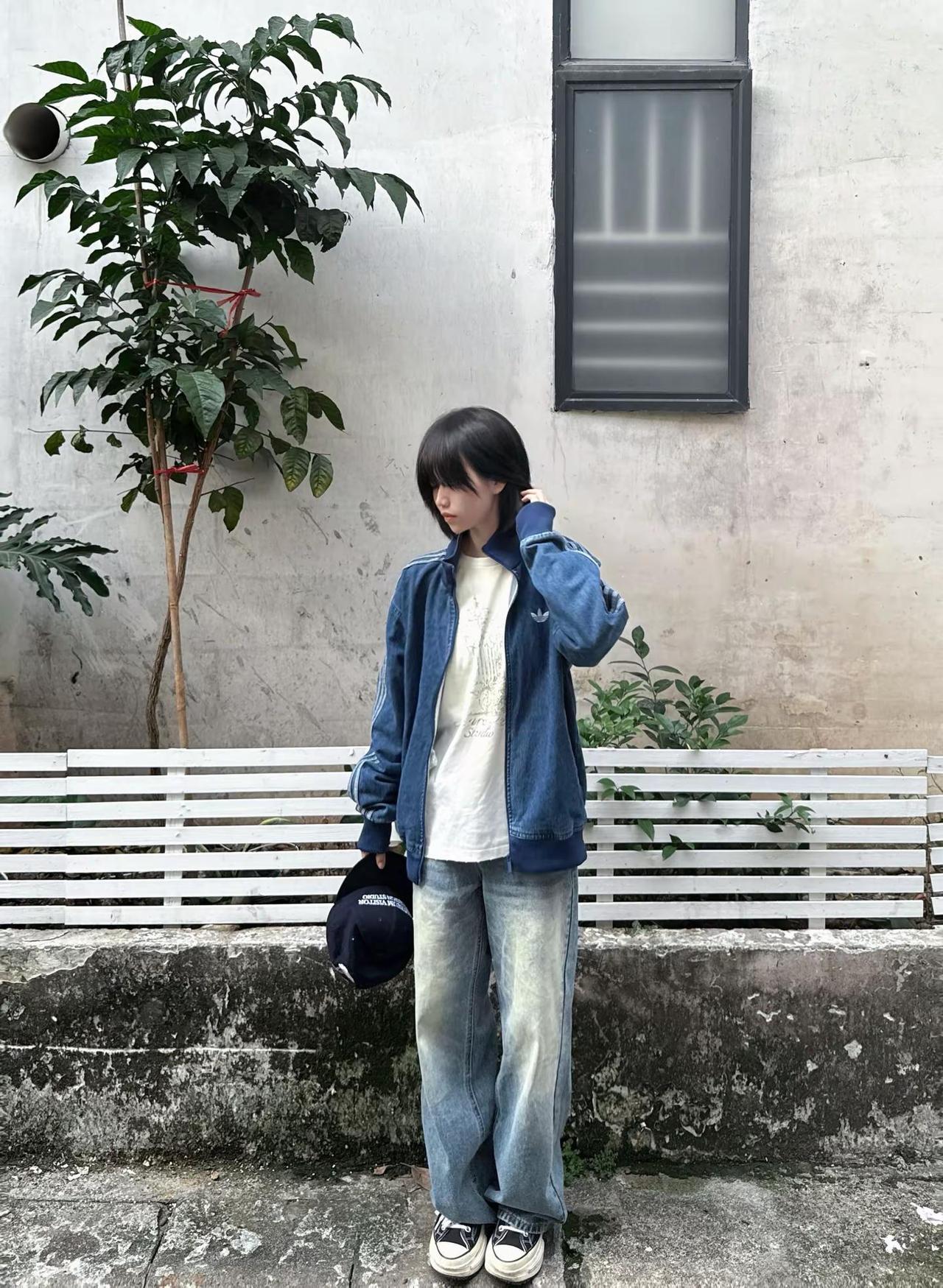 出门走走。喜欢牛仔裤今天穿什么 中性风 少年感 短发女生