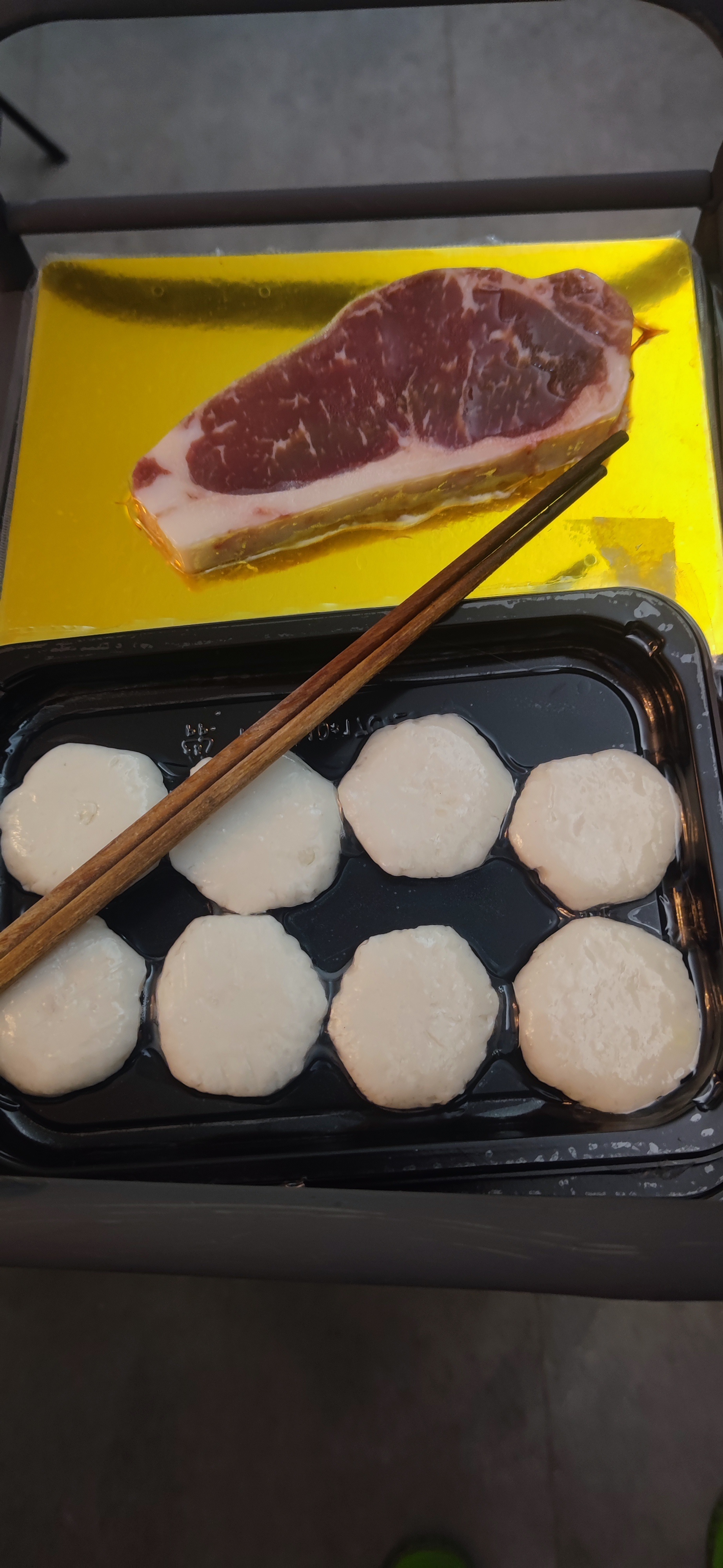 妹妹今天生日 在家吃韩式烤肉 
