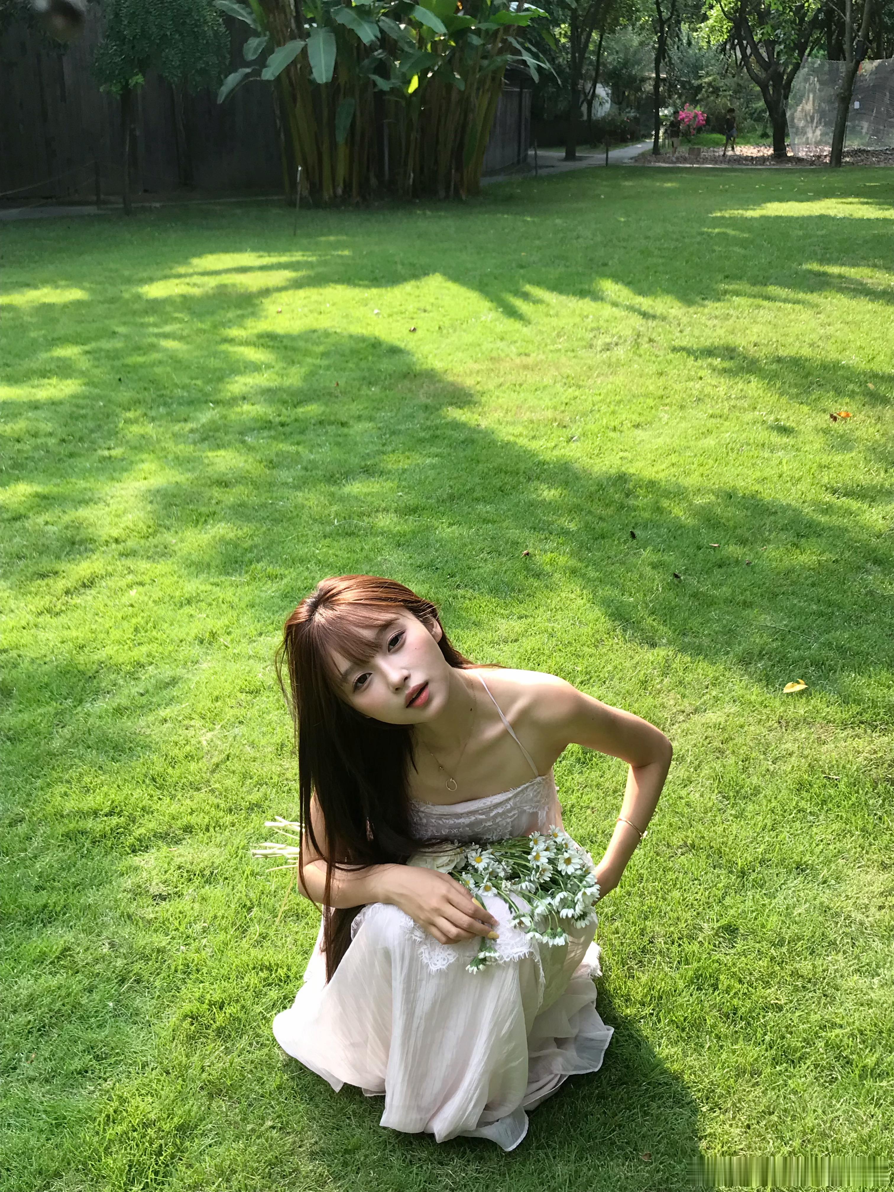 夏天真的好热 热到脸都变了一个人 