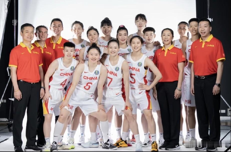 怎么会不怀念2022呢。

那支中国女篮，世界杯亚军，追平历史最佳。场均81.4