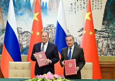 俄罗斯跟中国谈妥了，当中俄两国外长会面的时候，没说什么场面话，就是在商量两国以后