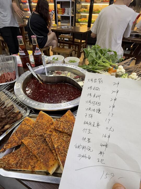 这一切发生在西安就很合理。。。。。😅😅