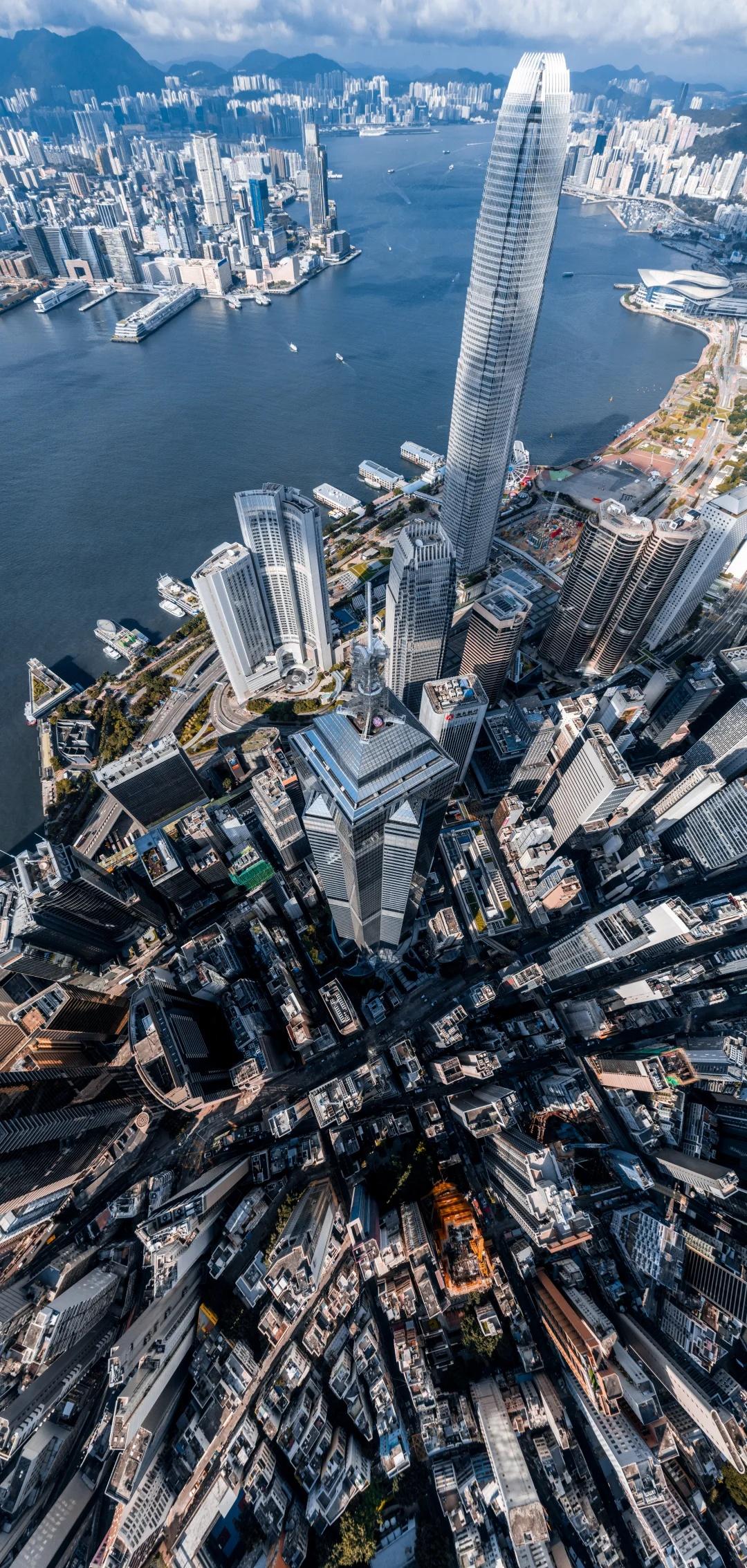飞跃香港-Hong Kong
：大疆air2s
：香港
飞跃香港之巅，用无人机俯