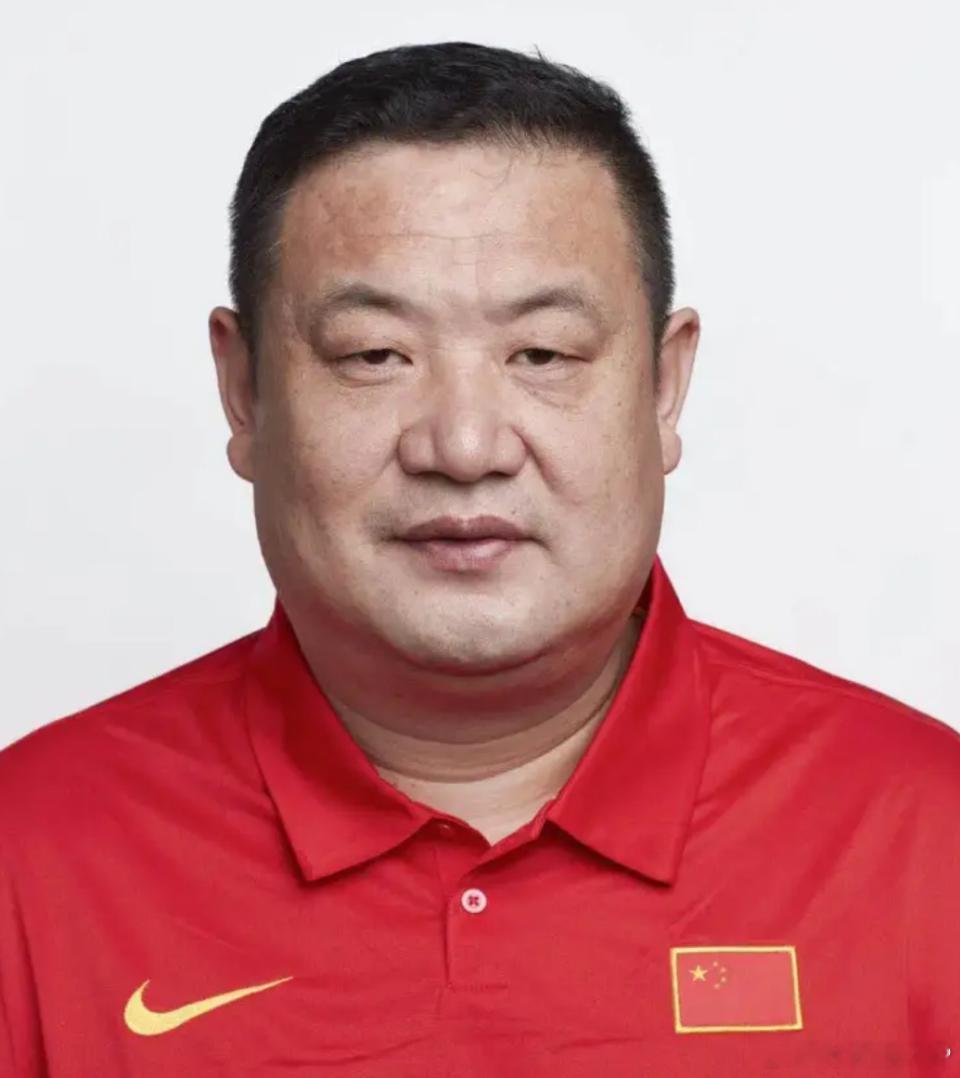 深夜传来噩耗，徐长锁指导因病英年早逝，享年52岁。球员时代的他曾是山东男篮五虎之