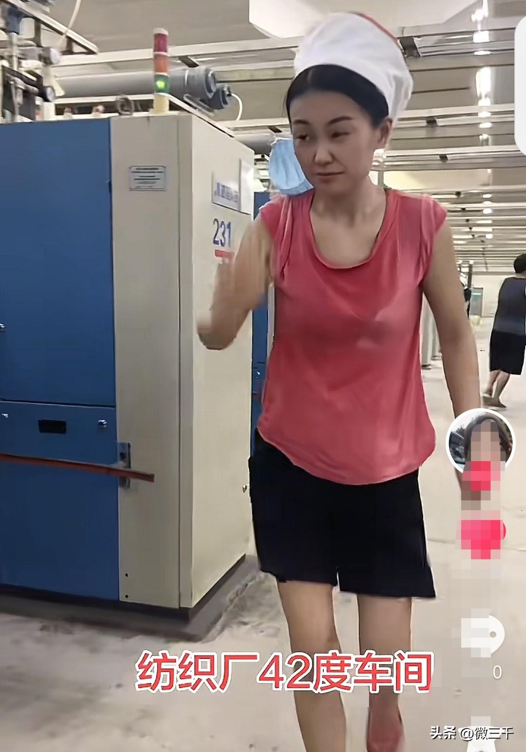 大夏天里最辛苦的工人。纺织车间的女工，由于纺织工艺对温湿度都有要求，所以车间不能