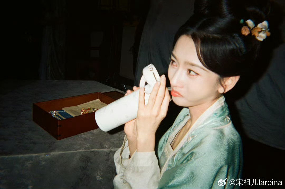 宋祖儿晒和孟子义视频截图宋祖儿晒与孟子义视频聊天截图关系不错 