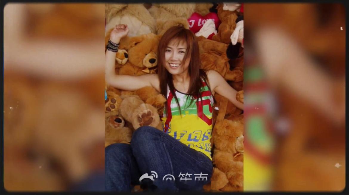 王蓉的回忆杀给我干哪年了 王蓉的回忆杀给我们干千十年来了，可以说是每首歌只要前奏