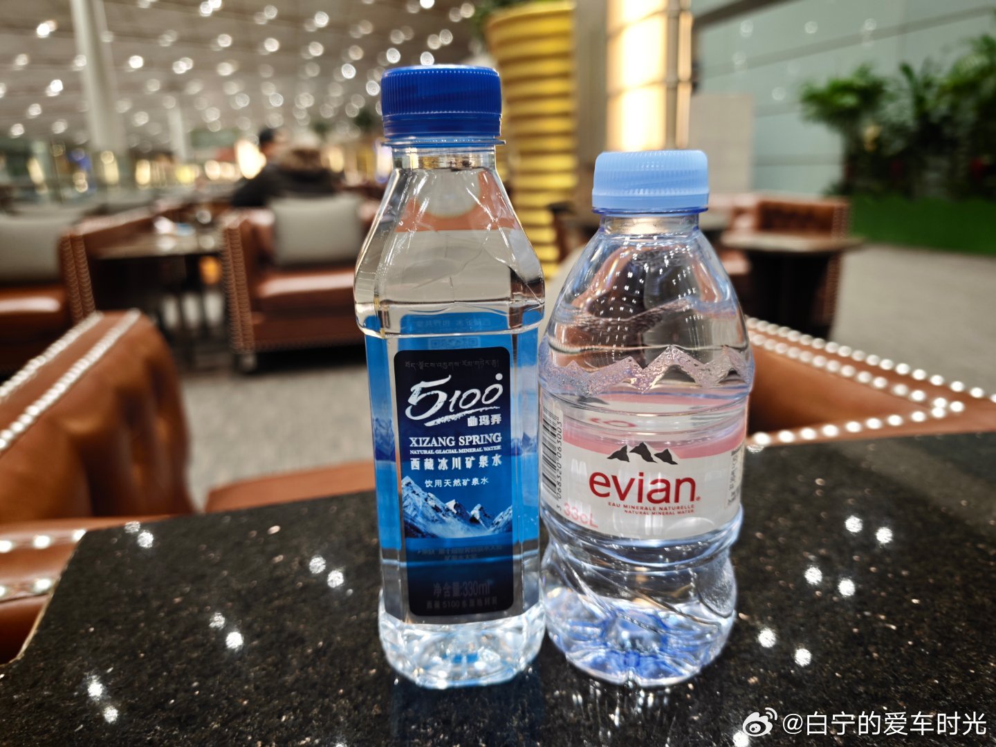 等飞机无聊评测，你们觉得这两个哪个好喝？ 