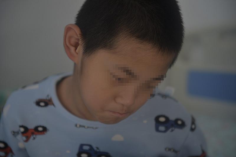 教授妈妈亲手终结亲生骨肉，一句“无法忍受后代不如我”撕开了精英教育的遮羞布
20