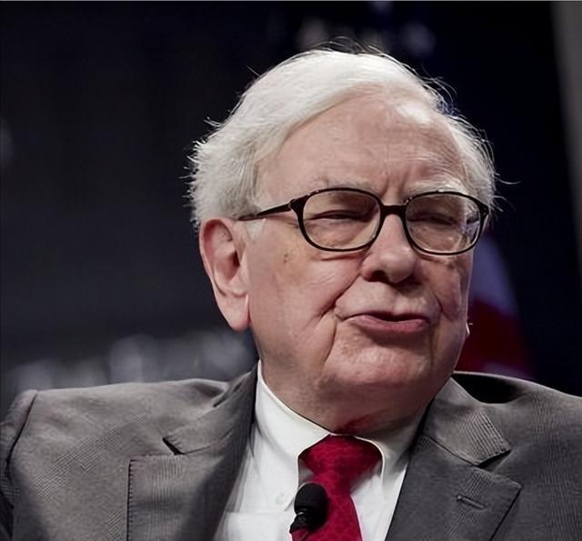 95岁巴菲特退休爆预言：“美日会更强大”！人们在猜“咋不提中国”时，没成想他关于