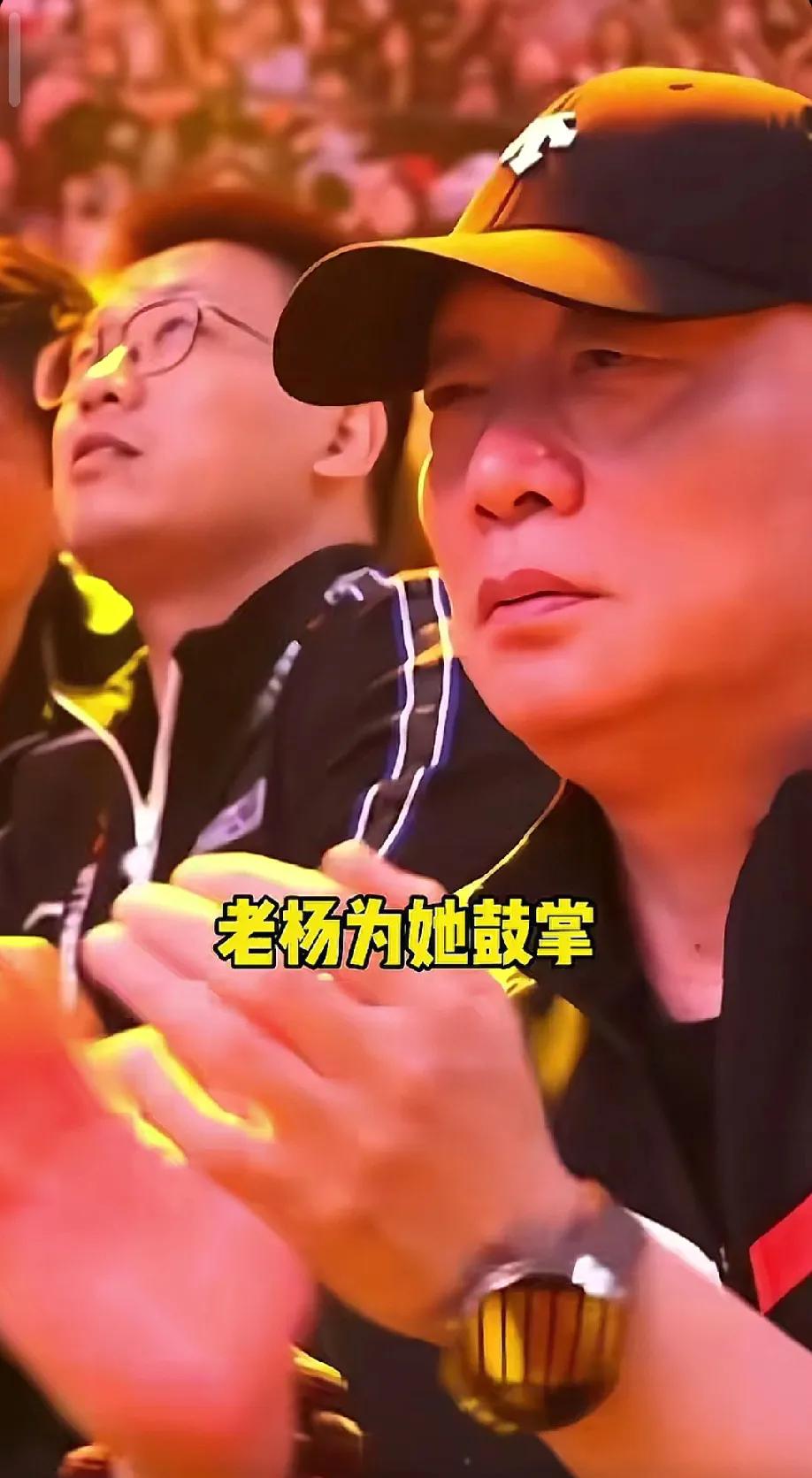 孙颖莎的第一场比赛，最令人意外的不是她晋级32强，也不是邱贻可做场外指导，而是杨