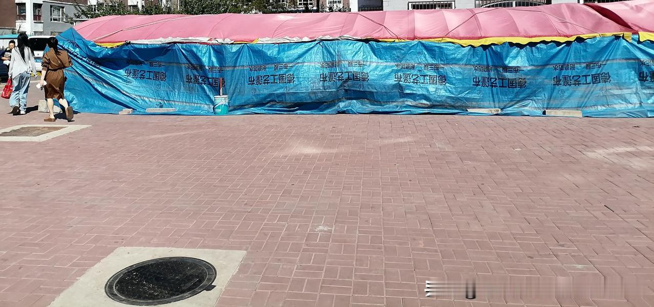 二零二六年九月十九日，在长春市莲花山遛弯，在一自然村屯偶遇乡村大宴 ……

大宴