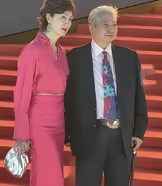 曾经那个最帅男神，万众瞩目的帅哥，现在也老了，胖的肚大腰圆，你还能认出是谁吗？