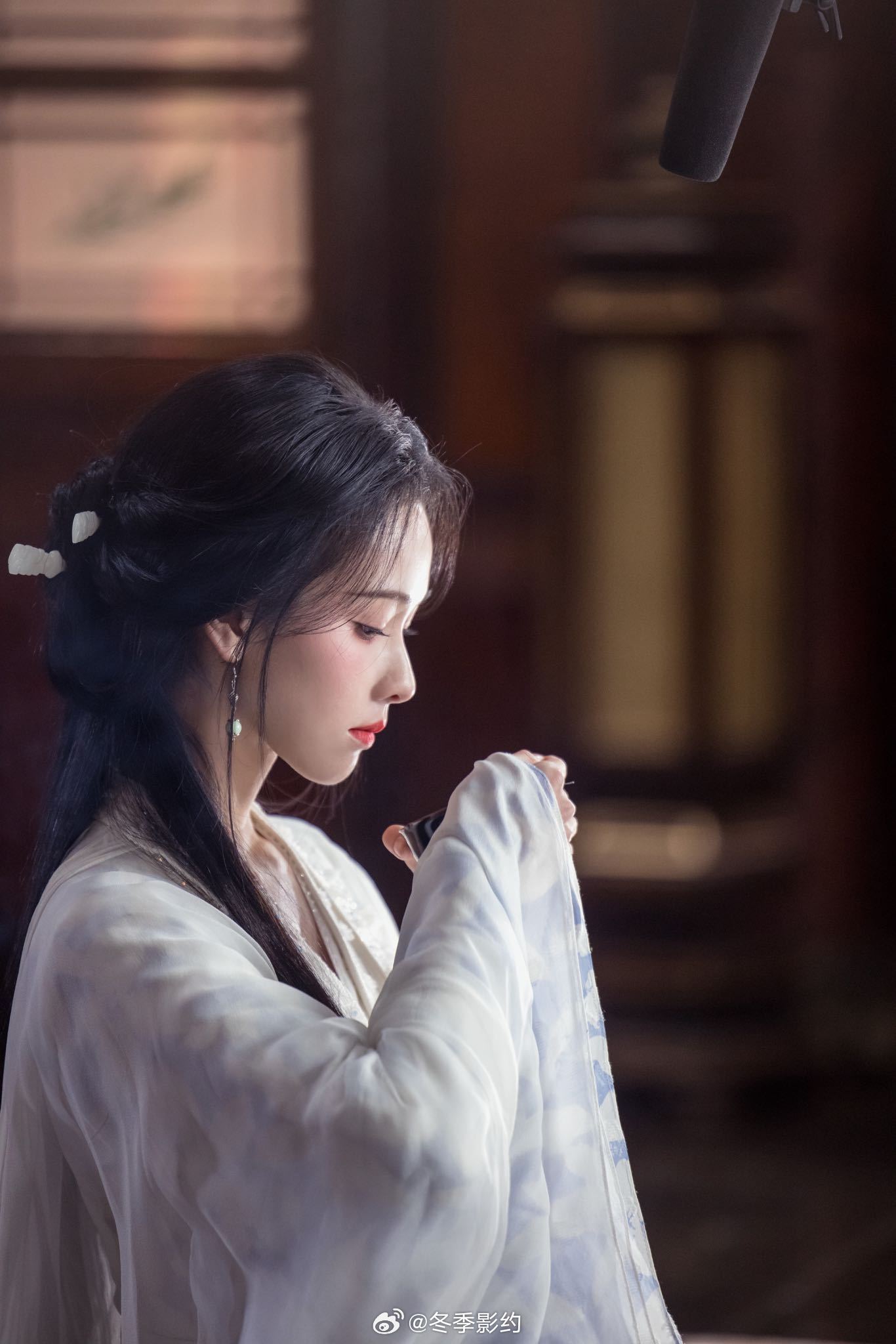 陈都灵打工千年归来仍是牛马 秦朝唐朝宋朝跑了个遍归来还是牛马，雾妄言这个班我太懂