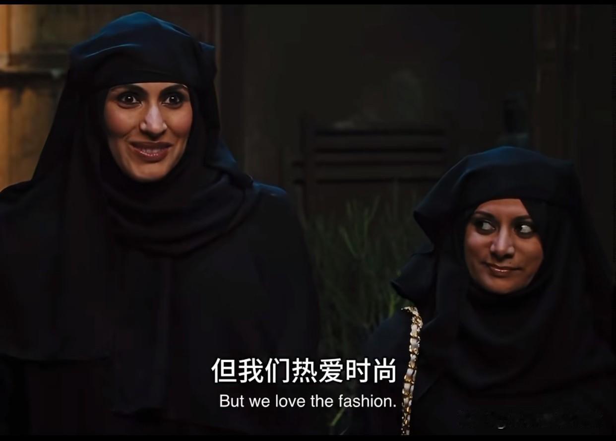 提起《欲望都市2》，很多观众印象最深的，莫过于四位女主远赴阿布扎比的度假篇章。镜