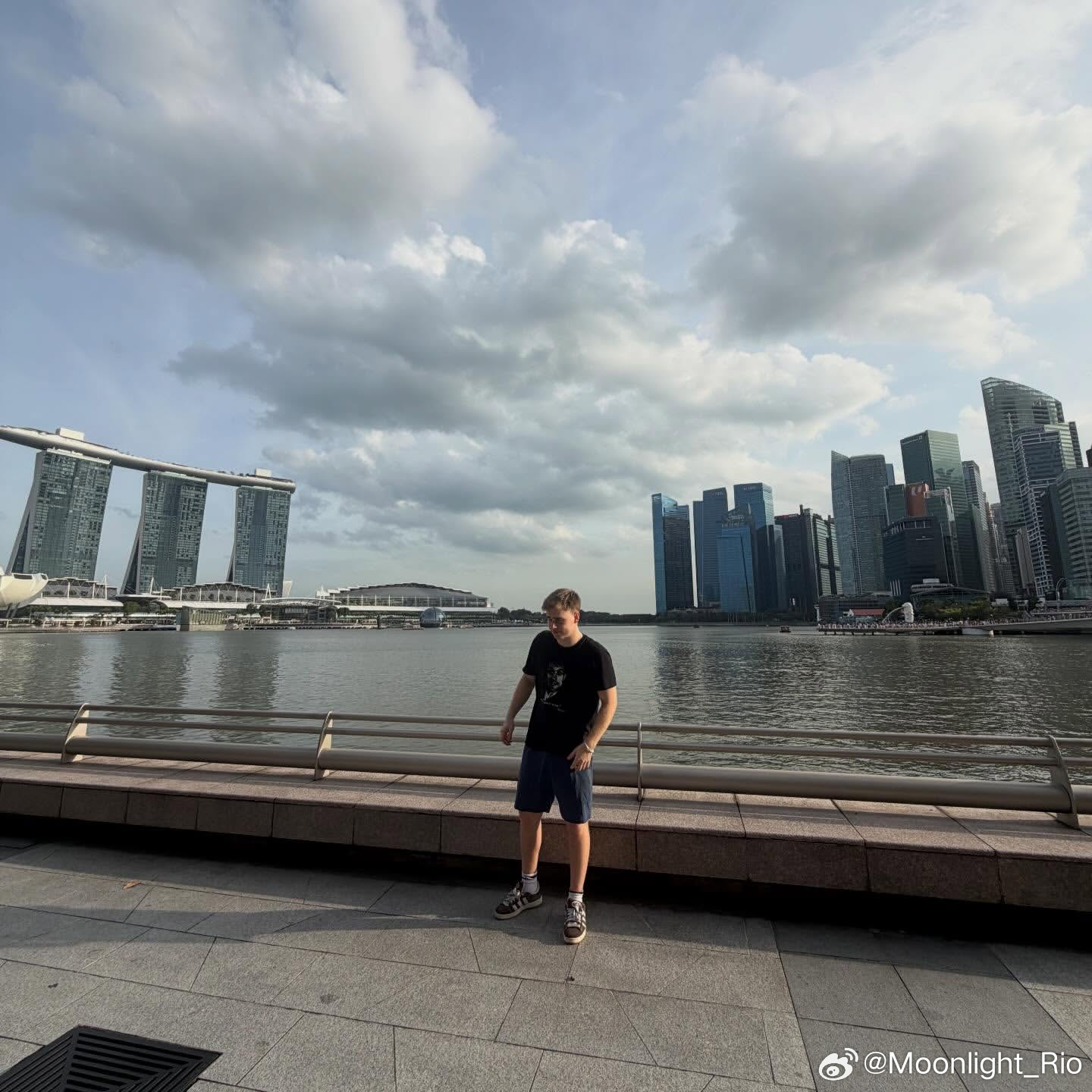 莫雷加德：新加坡照片合集😄 很快就轮到重庆照片合集啦🤩（还发了和TheShy