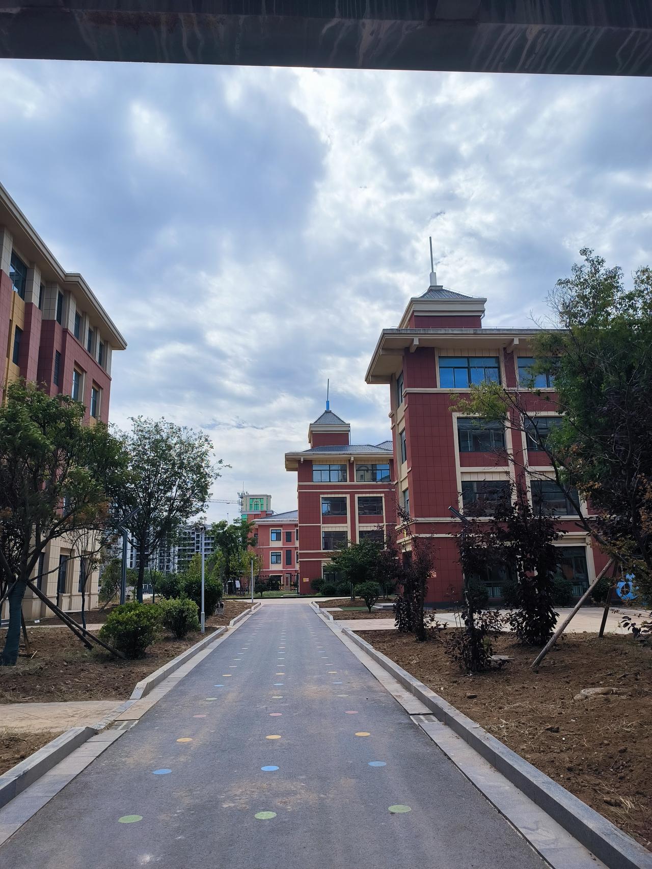闹场能学道，方为心地上工夫。深以为然。

很多老师觉得心静不下来，工作太忙了。忙