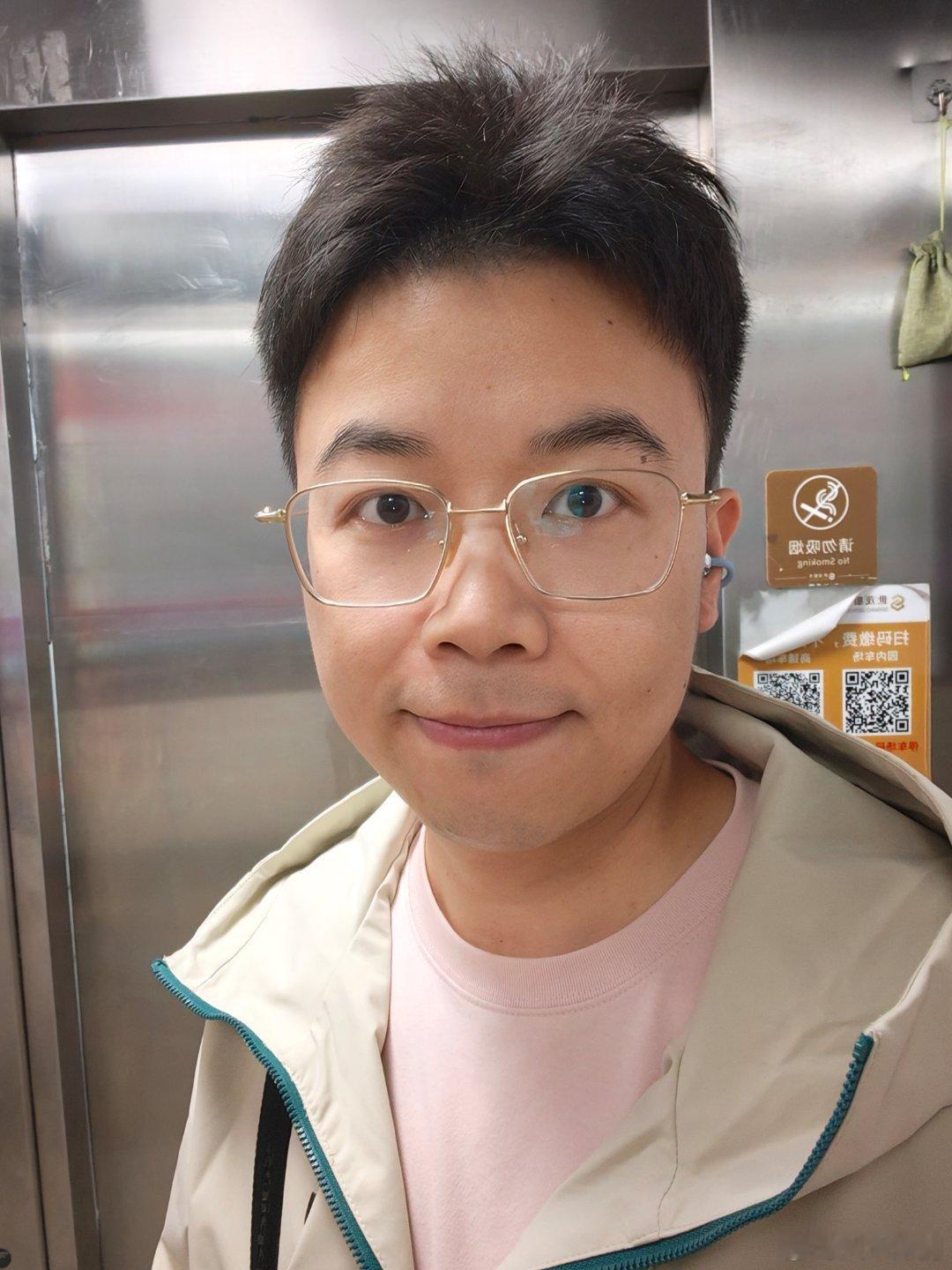 好久没自拍了，随手一发 