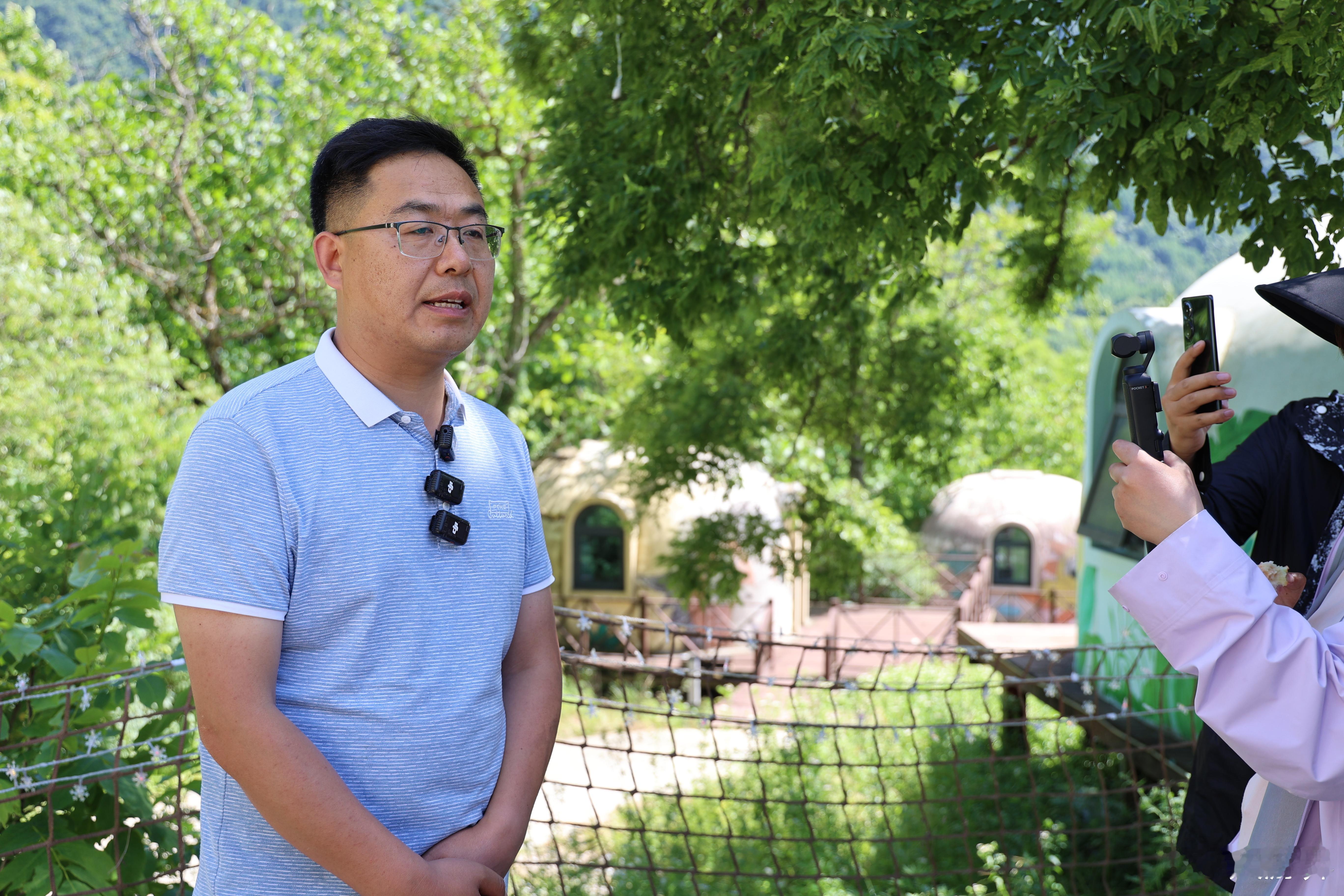 甘肃两当县庭院焕新记 【微菌园：林下经济的新表达】 依托秦岭腹地湿润气候，云屏不