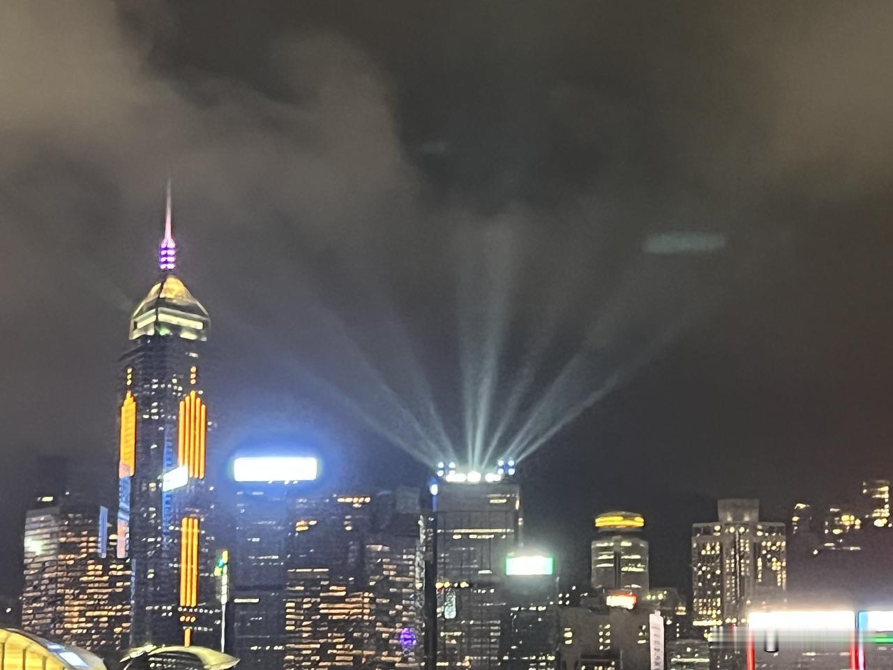在香港和澳门度假一周了，雨中慢生活别有韵味！学会放空自我，学会空仓操作，享受生活