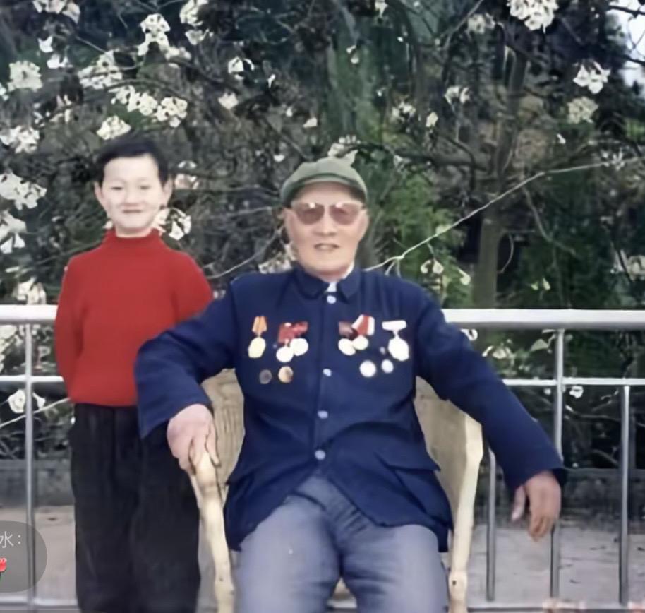 父亲的传奇。父亲参加过抗日战争、解放战争、抗美援朝，南征北战，铁马冰河...
