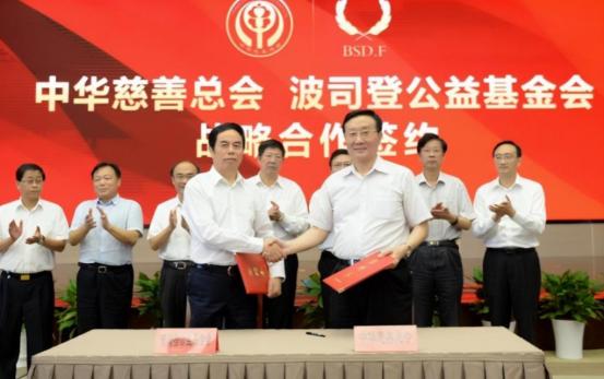 身家百亿村支书，花1.3亿为村民建427栋别墅，他的巨额财富从哪来？1976年，