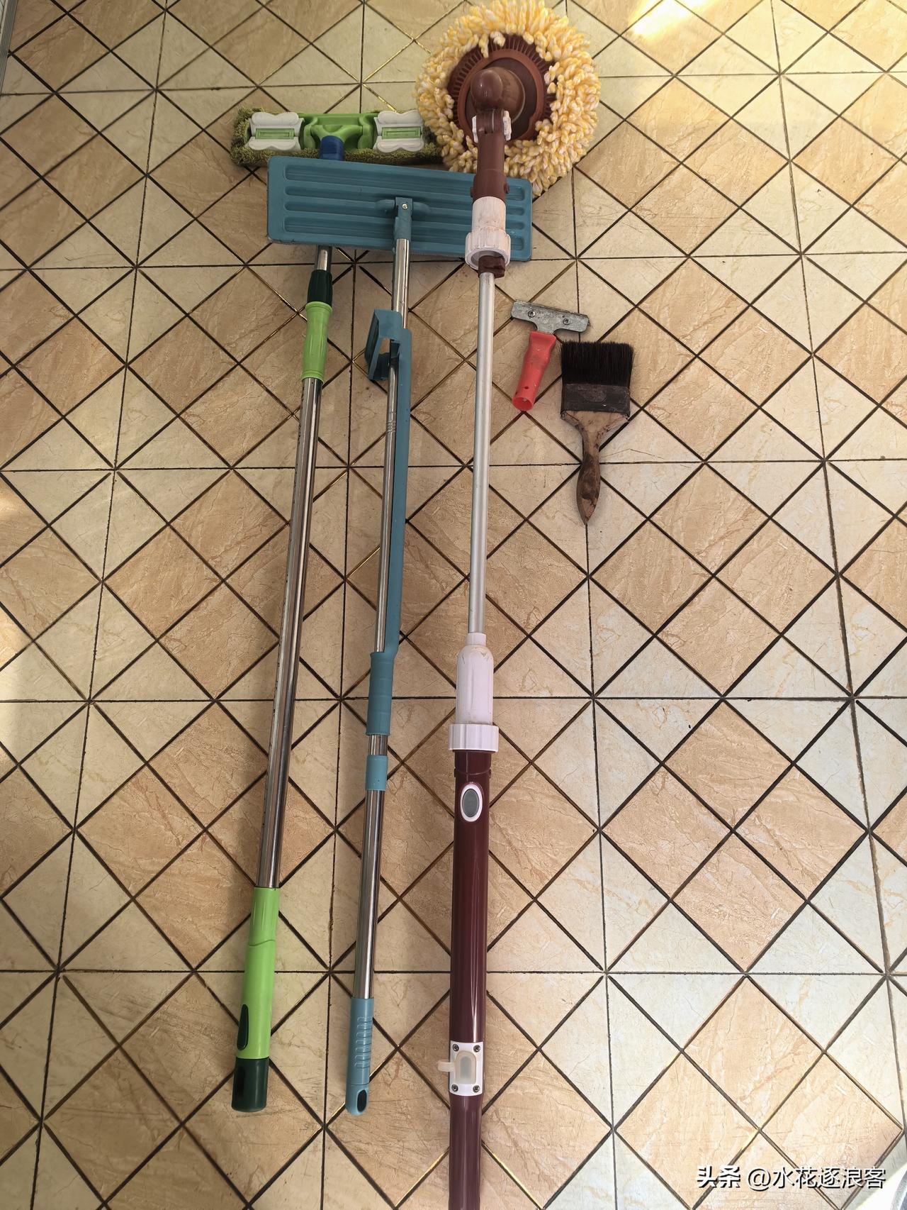 昨天下午四点多，儿子打来视频，笑眯眯地问我：“爸，您在干吗呢？”

我乐呵呵地说