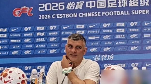 6万张门票秒光，重庆看台已经喊出“干死成都”。时隔17年的川渝德比，还没开踢，火