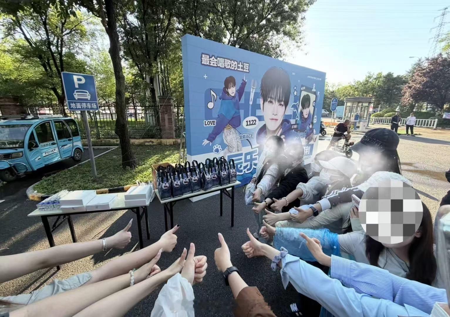 钟辰乐超燃青春的合唱逆应援超燃青春合唱收官录制，天使钟辰乐为粉丝暖心安排逆应援奶
