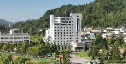 兰坪铅锌矿，在很长一段时间里是亚洲第一大铅锌矿。围绕着这座矿，在新世纪诞生了多少