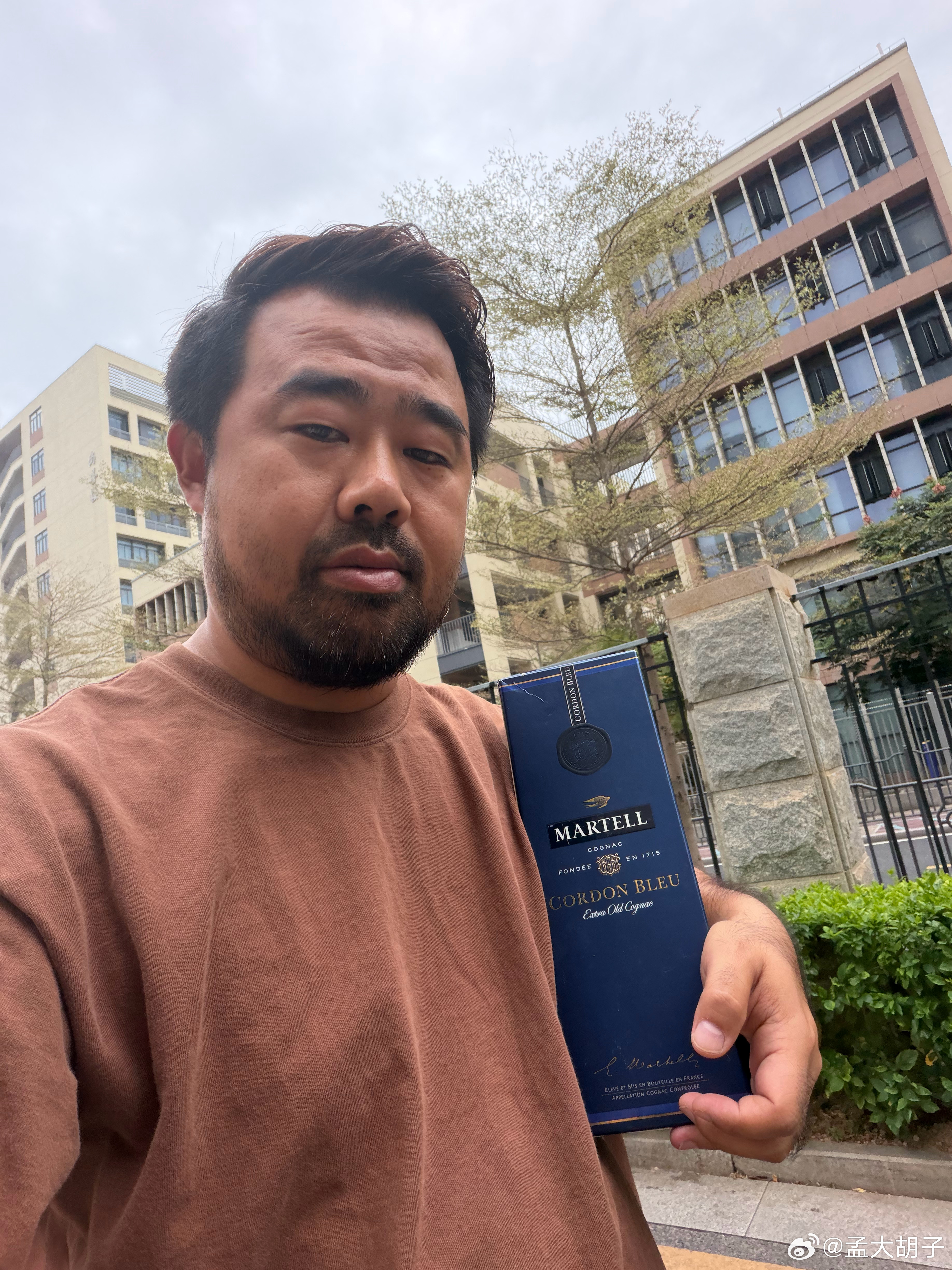 一个不喝酒的人看起来非常像个酒蒙子[允悲] ​​​