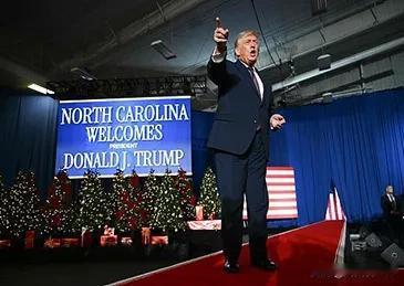 拨款10亿赔偿自己，特朗普的一举两得：在报仇的同时还成为了“大善人”
众所周知，