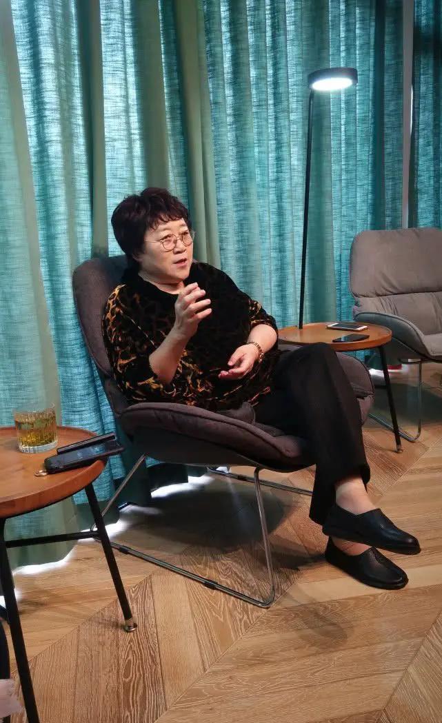 性学专家说：

男人一定要记住，女人，她爱不爱你，根本不用去试探，你只要看清