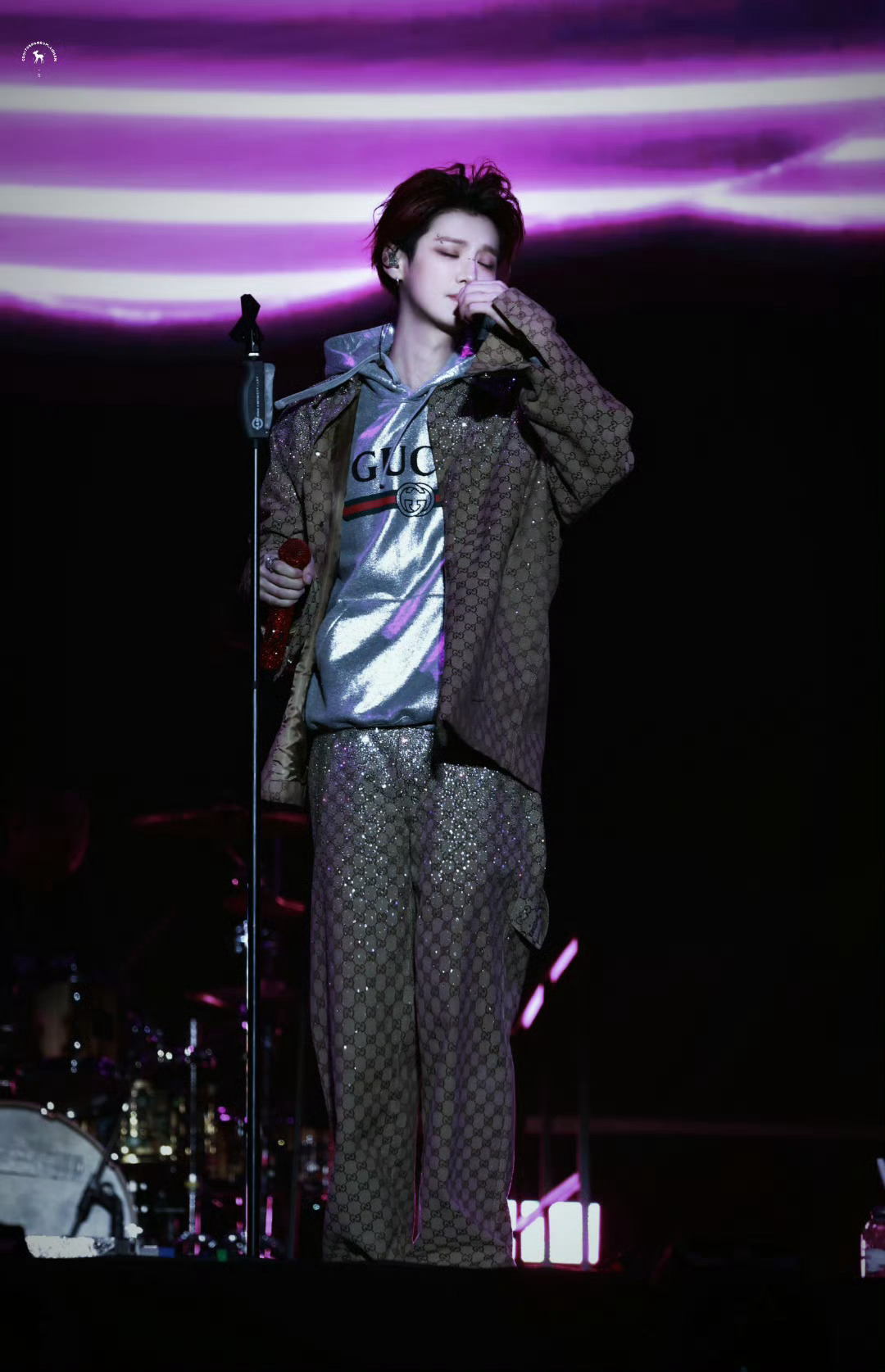 鹿晗是真仙子吧、每年下凡间一个月解解芦苇子的相思之苦[笑cry] ​​​