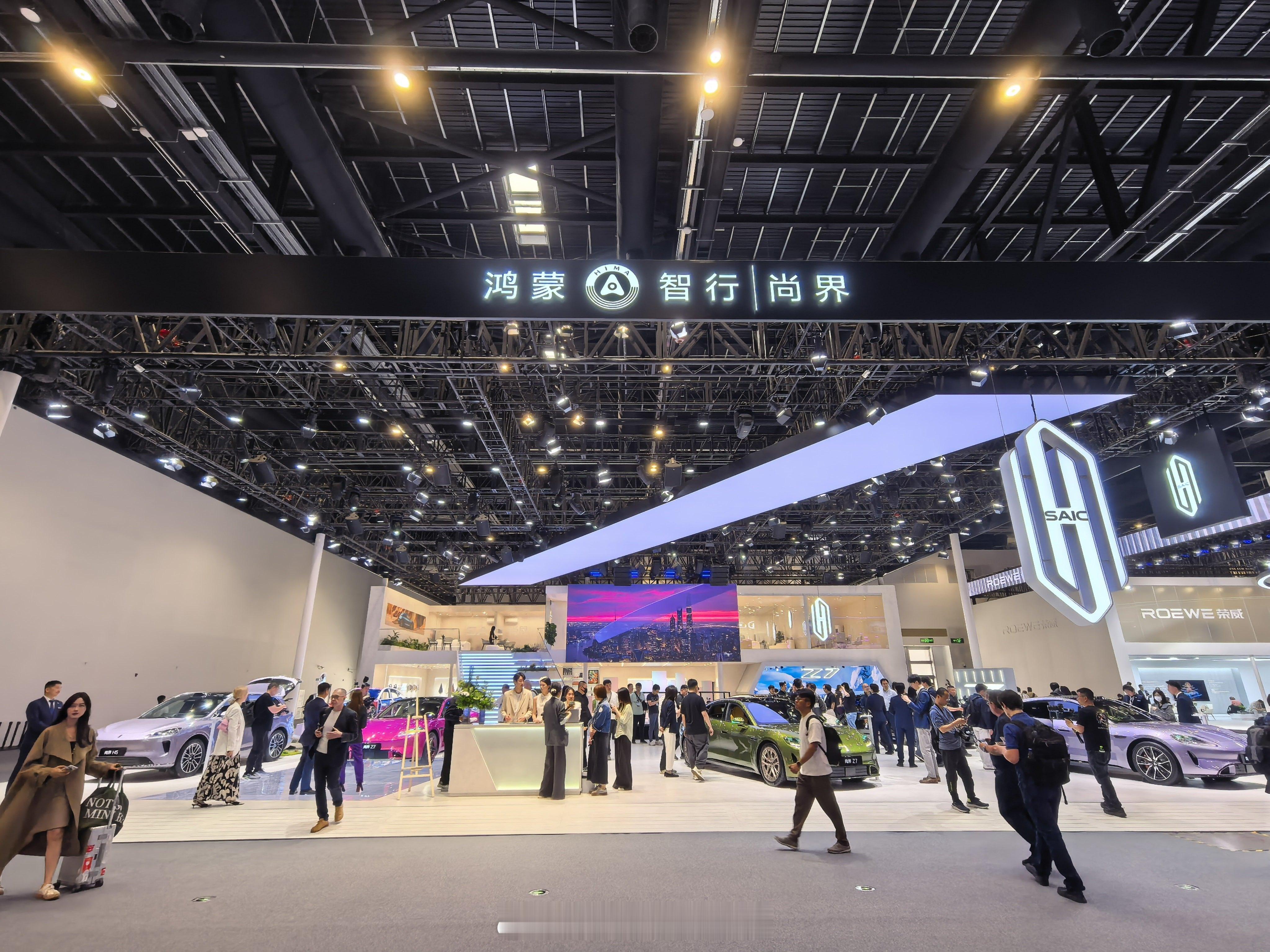 呦，尚界还单独做了一个展台。 